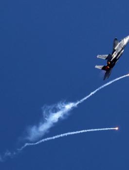 القاء منشورات تحذيرية لاهالي قطاع غزة 