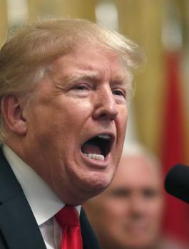 فيسبوك يحذف مجموعة داعمة لترامب 