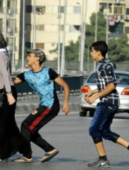 مسلم يدافع عن سيدة قبطية تعرضت للتحرش في مصر 