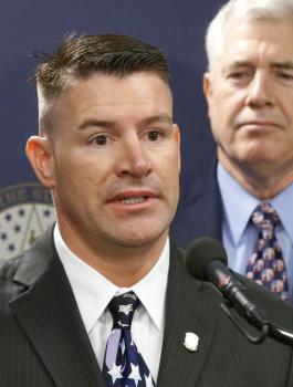 نائب امريكي وضرب الزوجات 