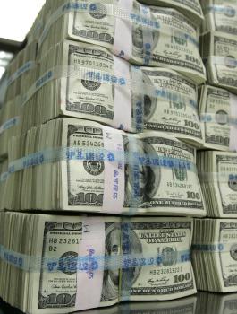 واشنطن ترسل أكياسا مليئة بالدولارات إلى موسكو