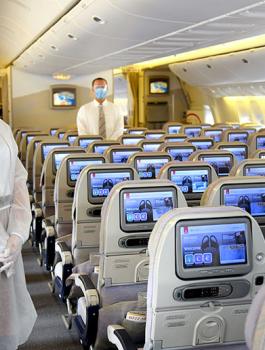 طيران الامارات والتباعد 