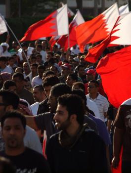 البحرين تتهم ثلاثة من مواطنيها بنقل أسرار عسكرية ومعلومات داخلية إلى قطر