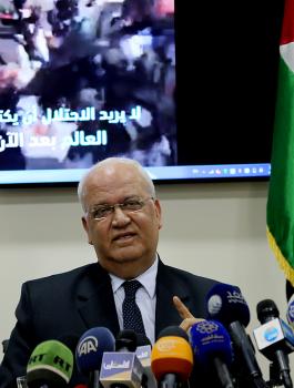 عريقات: نستغرب الهجمة المنسقة التي تقوم بها اسرائيل في العالم بحق الرئيس