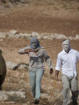 المستوطنون يهاجمون الفلسطينيين جنوب جنين 