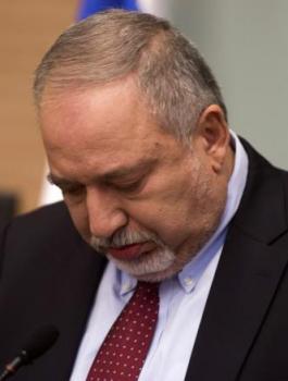 استقالة ليبرمان 