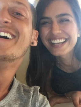 مسعود أوزيل يحذف نساء من على إنستغرام بعدما أجبر خطيبته سابقاً على عدم متابعة الرجال