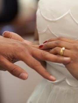 زواج الرجل بأمرأة أكبر منه سناً 