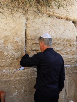 شاهد: كارلو أنشيلوتي بالقبعة اليهودية في القدس