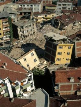 الزلازل في تركيا 