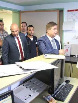 وزير الصحة يتعهد باتخاذ إجراءات إدارية لرفع مستوى الخدمات والنظافة في مجمع فلسطين الطبي