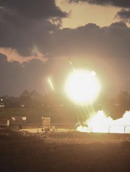 سقوط 3 قذائف صاروخية في منطقة غلاف غزة أطلقت من سيناء