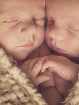 رجل يتخلى عن زوجته 