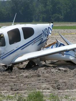 سقوط طائرة في ولاية كاليفورنيا 