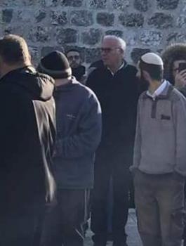 وزير الزراعة الاسرائيلي يقتحم الأقصى 