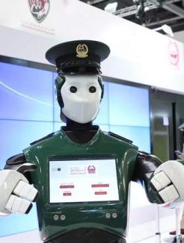 الشرطي الآلي في دبي 