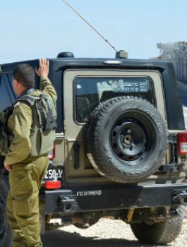 جندي مصري يطلق النار على ضابط اسرائيلي 