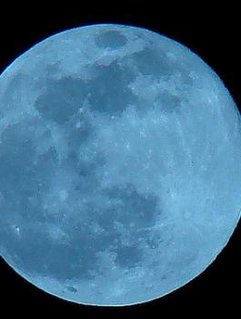 القمر الثلجي 