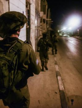اعتقال مواطنين بالضفة الغربية 