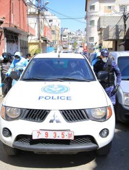 الشرطة الفلسطينية تغلق محلات في سلفيت 