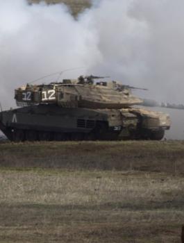 المدفعية الاسرائيلية تقصف هدفا جنوب قطاع غزة 