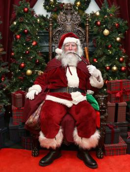  وفاة سانتا كلوز في إحدى المدارس بإيطاليا قبل أن يقدم الهدايا للأطفال