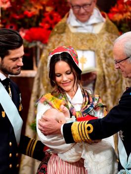 ملك السويد واحفاده 