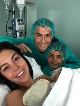 رونالدو يرزق بطفلة 