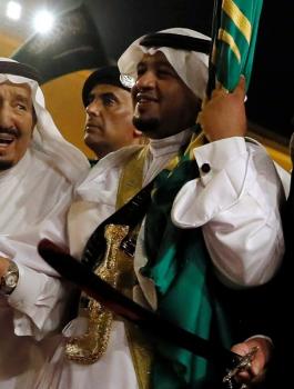 صحيفة نمساوية: هل يتنازل الملك السعودي عن الحكم لابنه؟