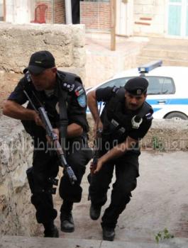 شرطة طولكرم تكشف تفاصيل سلب 150 الف شيكل من مسن وتقبض الفاعل