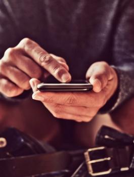 استخدام الهاتف المحمول داهل الحمام 