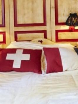 فندق يقع بين بلدين