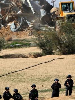 هدم ام الحيران 