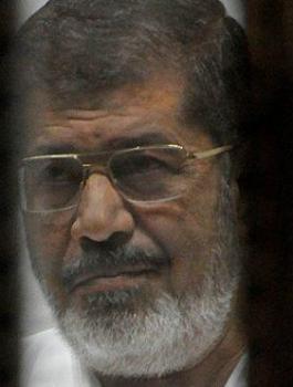 حكم نهائي بإدراج مرسي ومرشد الإخوان و16 آخرين على قائمة الإرهاب بمصر