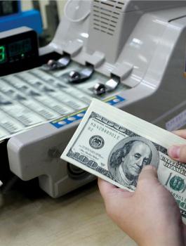 انخفاض سعر الدولار 