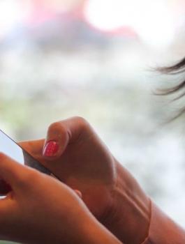 ابتزاز فتاة عبر فيسبوك 