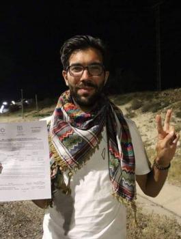 منح الناشط السويدي بنجامين لادرا الجنسية الفلسطينية