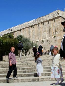 ليبرمان يمنح الحي الاستيطاني في الخليل صفة مستوطنة