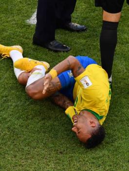 اصابة اللاعب البرازيلي نيمار 