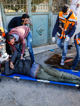 92 إصابة تعامل مع الهلال الأحمر منذ الصباح في الضفة وقطاع غزة