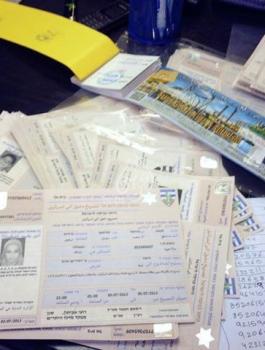 القبض على شخص يتاجر بالتصاريح 