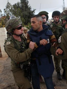 الاحتلال يحتجز صحفيين في الأغوار