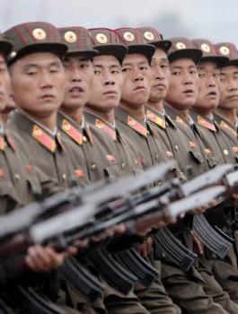 عرض عسكري كوري شمالي 