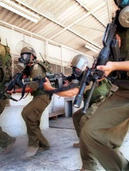 اقتحام السجون وضرب المعتقلين الفلسطينيين 