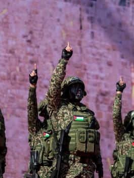 حسابات بنكية تمول القسام وحماس 