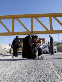 اغلاق مداخل عزون العتمة 