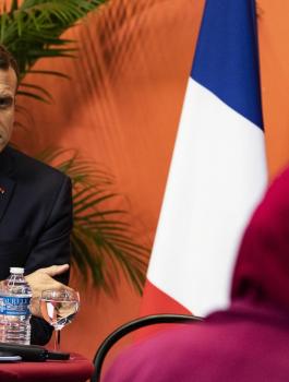 برلمان تونس وفرنسا 