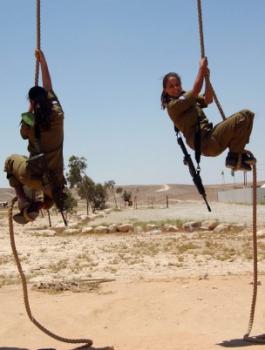 تدريبات عسكرية إسرائيلية وتشيكية تحاكي عملية عكسرية في غزة