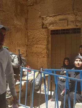الاحتلال يعتقل 6 فتيات من المسجد الأقصى 