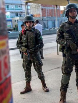 آلاف الجنود يقتحمون 